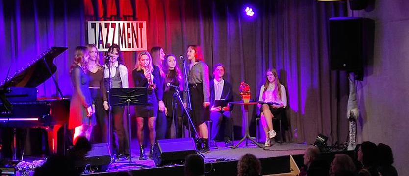 Koncert gorących serc. Uczniowie XIV LO dla hospicjum