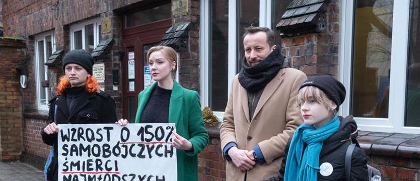 Młodzi nie mają siły żyć. Te liczby to alarm