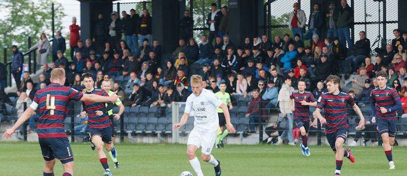 Piłka nożna. Świt lepszy w derbach i bliżej II ligi