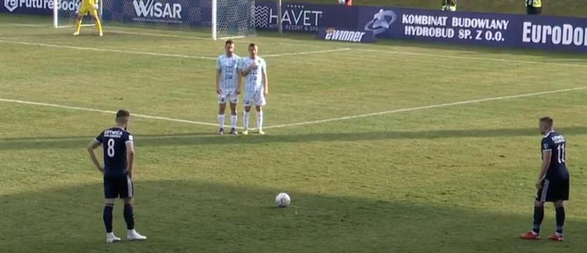 Piłka nożna. Kotwica bez gola traci fotel lidera