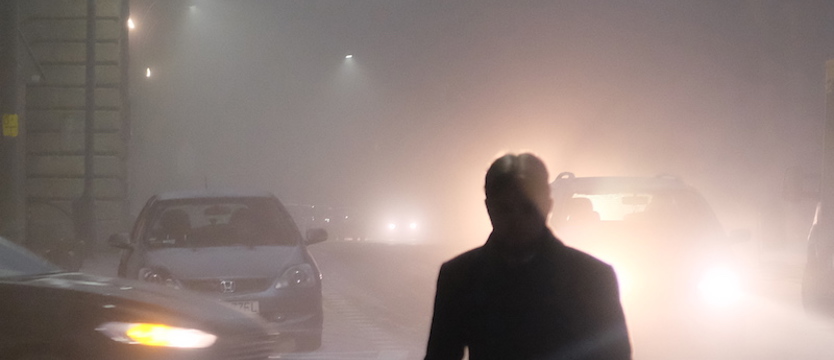 Ostrzegają przed gęstą mgłą w całym  regionie