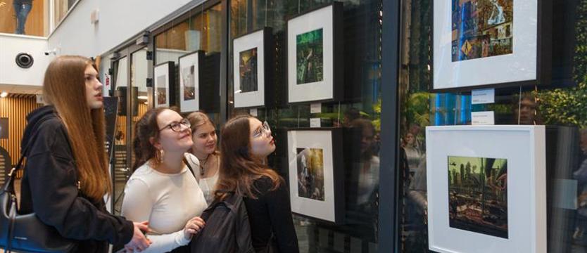 Inny świat w grafikach uczniów