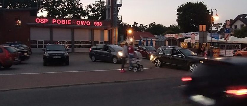 Rodziny mundurowych przyjechały do Pobierowa, czyli: kto wlepi mandat policjantom, także tym… z drogówki!?
