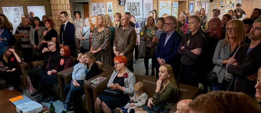 "Po co mi nogi, skoro mam skrzydła". Pośmiertna wystawa Marii Majcher