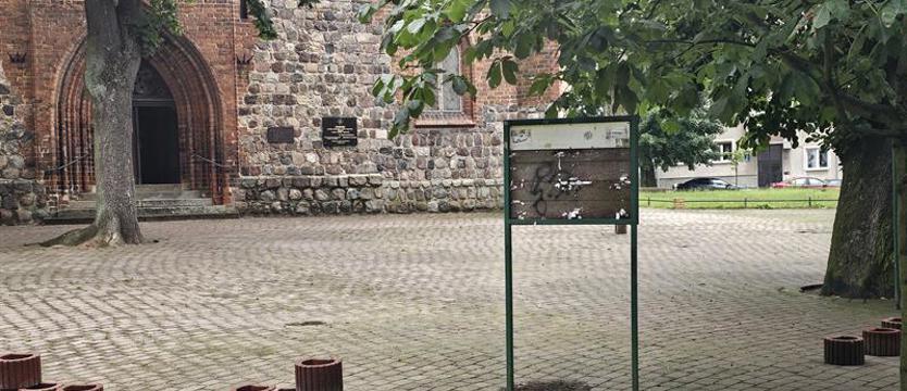 Ktoś zrywa nekrologi. Wandalizm, czy celowe działania?