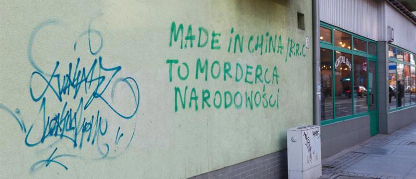 Za mazanie mandat, a nawet grzywna. To może drogo kosztować