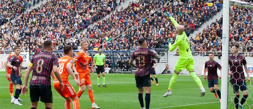 Pogoń w eliminacjach Ligi Konferencji Europy. Stadion z paszportem