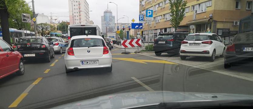 Szykana przed pl. Żołnierza Polskiego