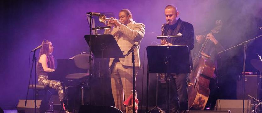 Koncert w atmosferze dobroci. Swingująca muza i serca dla zwierzaków