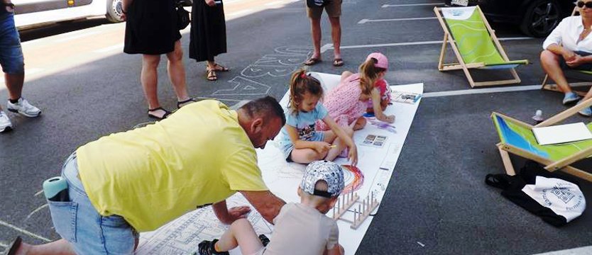 Festyn na ulicy Rayskiego od placu do placu