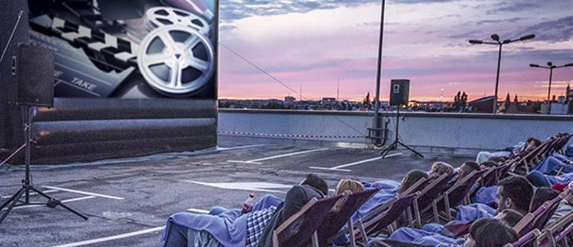 Bezpłatne wakacyjne pokazy. Kino pod chmurką w Kaskadzie