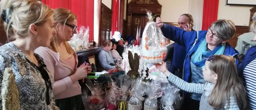 Rękodzieło w urzędzie. Kiermasz w szczytnym celu