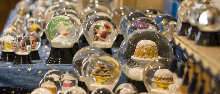 Cudeńka w szklanych kulach