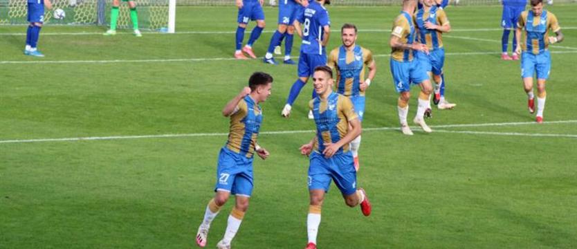 Piłka nożna. Derby dla Kotwicy. Gol w ostatniej minucie