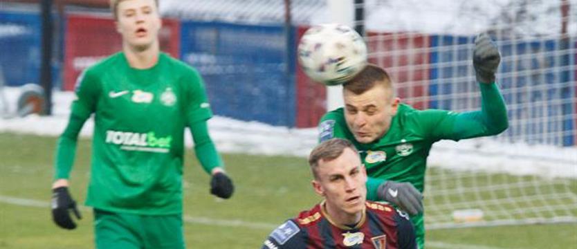 PIłka nożna. Pogoń na półmetku przygotowań