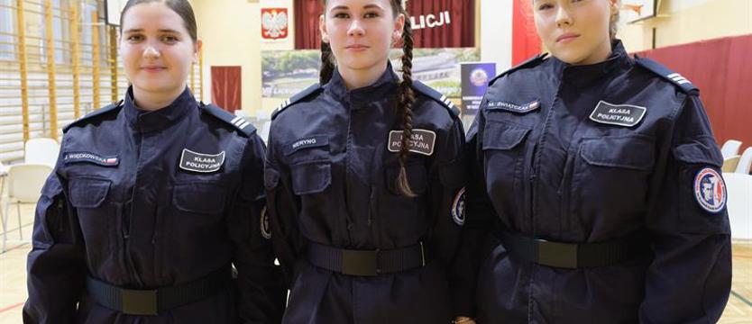 Policjantki na spotkaniu z młodzieżą