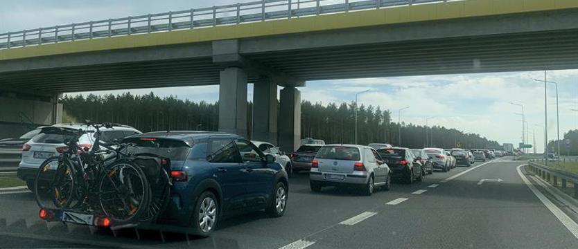 Kilkukilometrowe zatory na S3 i A6