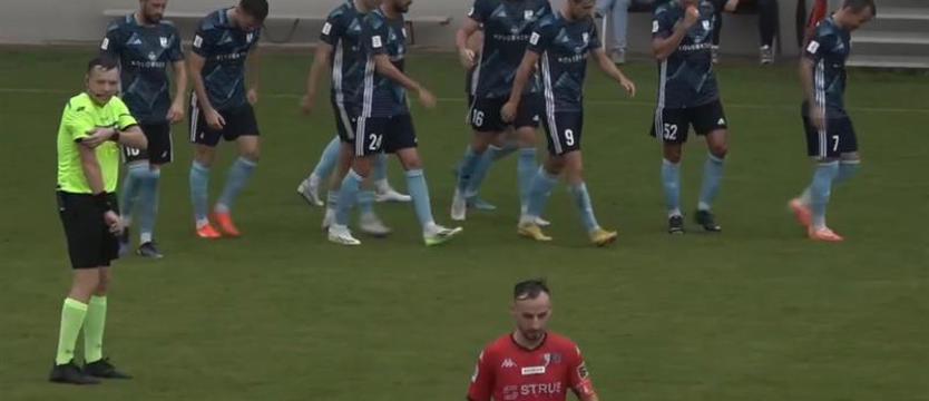 Piłka nożna. Kotwica wypuściła zwycięstwo...