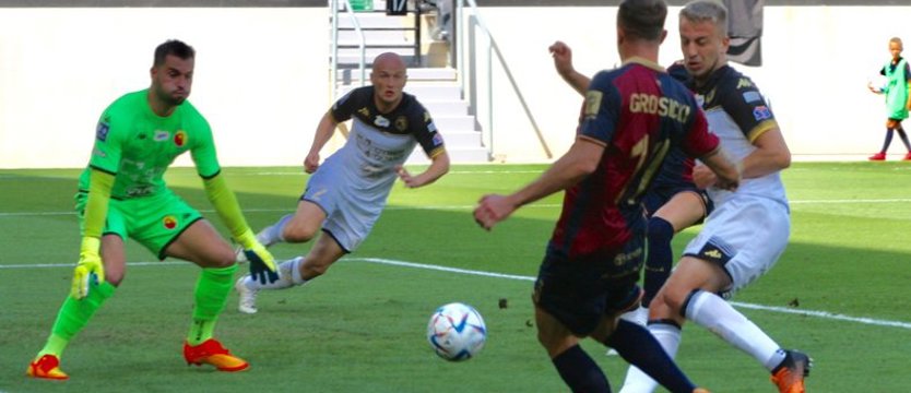 Piłka nożna. Szczęśliwe zwycięstwo Pogoni