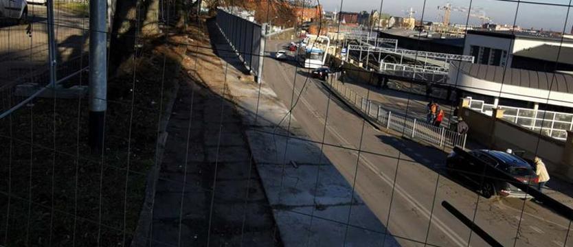 Zamknęli parking, robią balustradę. Prace przy ul. Owocowej