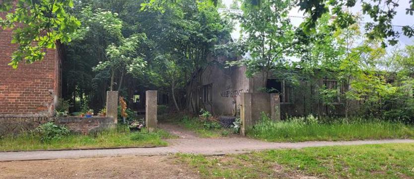 Dom płonął, a po pożarze... wróciła do spalonej rudery