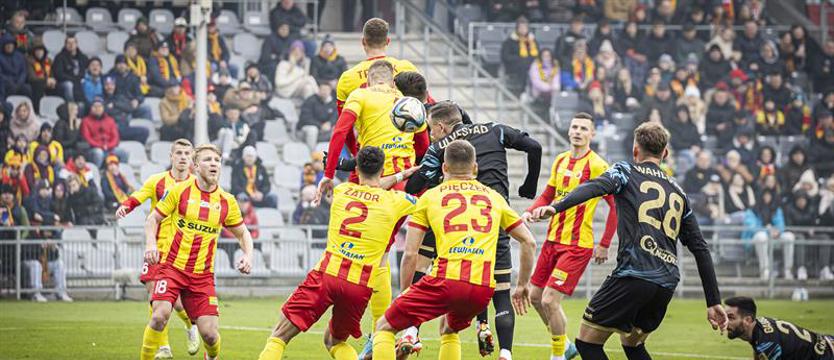 Piłka nożna. Faworyzowana Pogoń uratowała remis w Kielcach