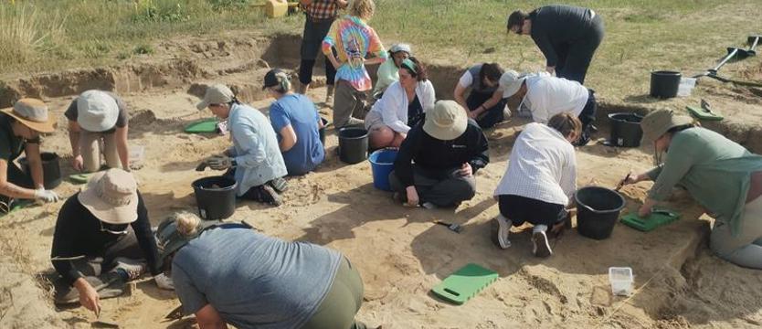 Badania archeologiczne polsko-amerykańskich naukowców w Żelewie. Odkryli 15 pochówków