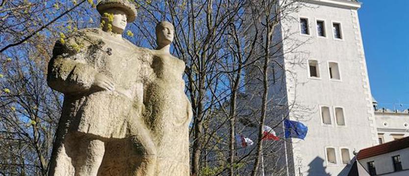 Niezwykłe wydarzenie w Zamku. 50 lat pomnika, czyli selfie z rzeźbiarkami