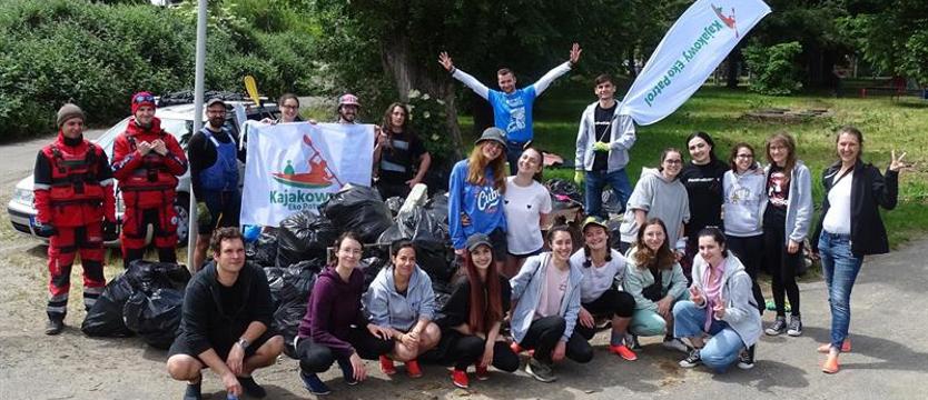 „Od podwórka do Bałtyku – zielona akcja”. Bezludna wyspa pełna śmieci