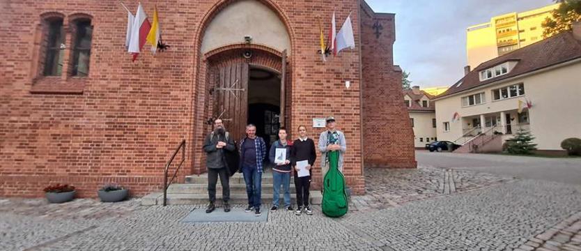 Zabrzmią razem Bach i Morricone. Śpiew leśnej zięby