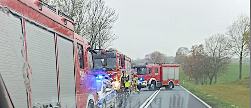 Kolizja na krajowej 10. SUV wpadł do rowu