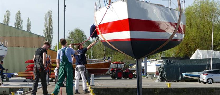 Jachty Dar Szczecina i Zryw już na wodzie