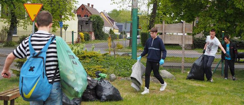 Niekłończyca czystsza o tonę śmieci