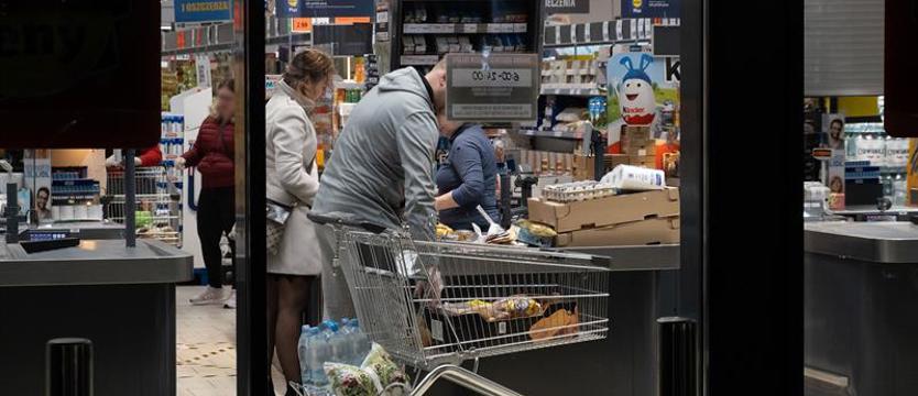 Zakaz handlu w niedzielę staje się fikcją. Czas uszczelnić dziurawe prawo – apelują związkowcy