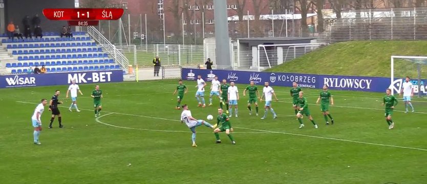 Piłka nożna. Remis Kotwicy z outsiderem i utrzymanie na pozycji lidera