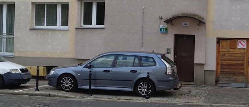 Złe parkowanie. Tylko cwaniaków nie stać na postój w strefie Starego Miasta