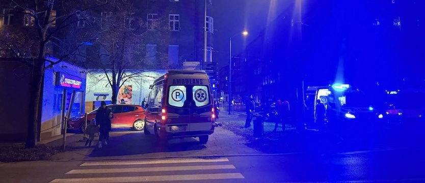 Samochód wjechał w sklep monopolowy