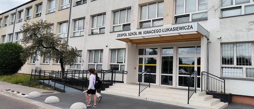 Oby nie dwie zmiany. W Policach też mobilizacja przed rekrutacją