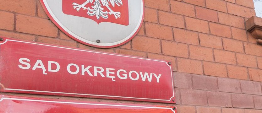 Łaskawi oszuści wstawili do meliny telewizor. Kolejny dzień procesu notariuszy