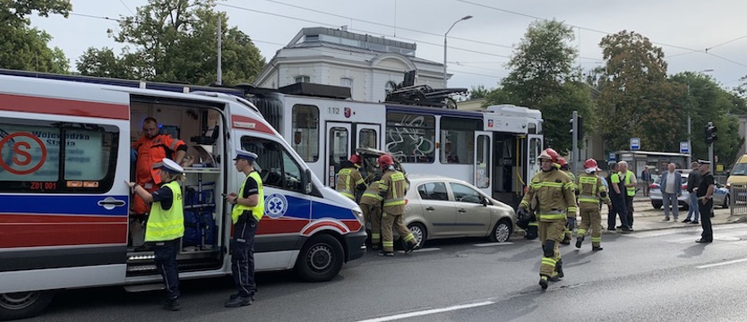 Zderzenie samochodu z tramwajem w Szczecinie