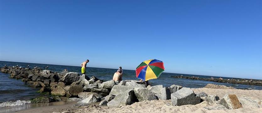 Opaska, która uratowała klif. Latarnia w Niechorzu podzieliłaby los kościoła w Trzęsaczu