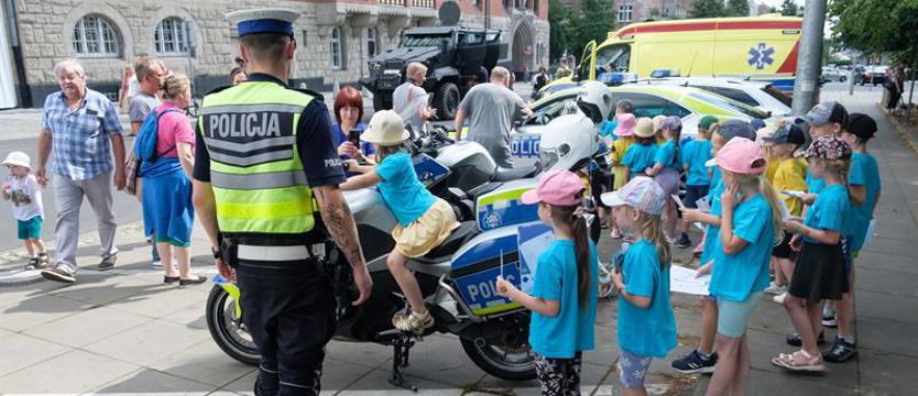 Święto funkcjonariuszy. Policjanci wyszli do mieszkańców
