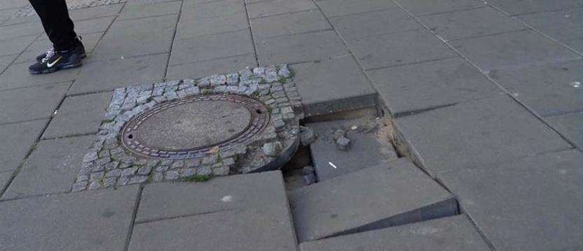 Chodnik z „niespodzianką” przy ul. Tkackiej