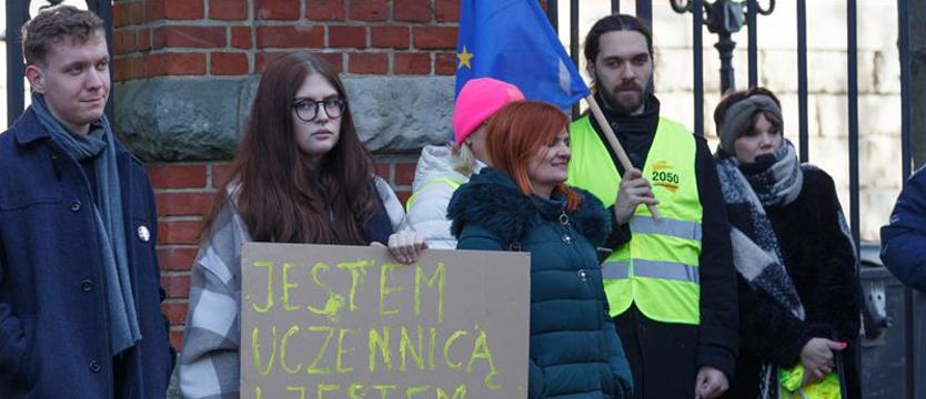 Protest pod kuratorium w Szczecinie. Przeciwko "Lex Czarnek"