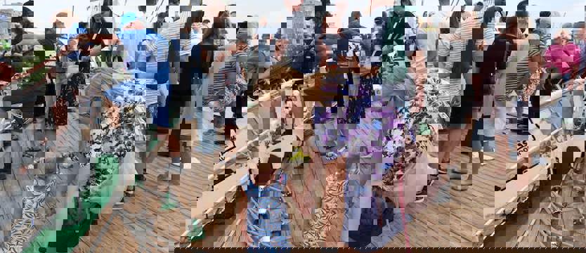 Mieszkańcy i turyści zachwyceni żaglowcami