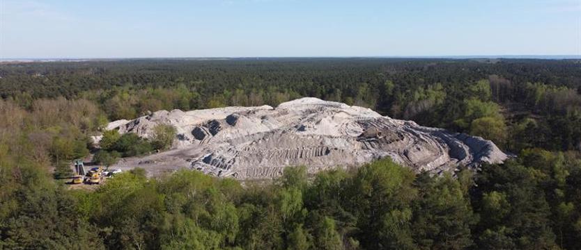 Urobku z drążenia tunelu coraz więcej. Góra wątpliwości