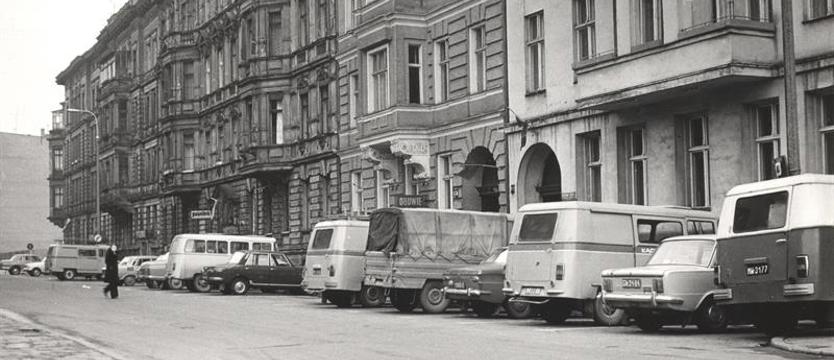 Trabant, Wołga i Fiat 127p. Parkingi w czasach PRL