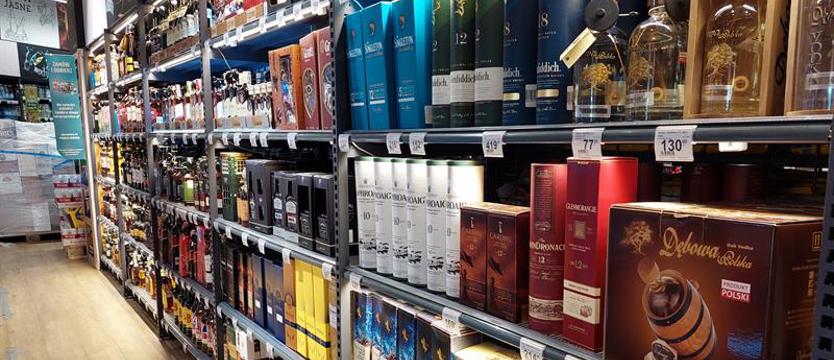 Alkohol, masło, mięso. Najwięcej kradzieży w małych sklepach