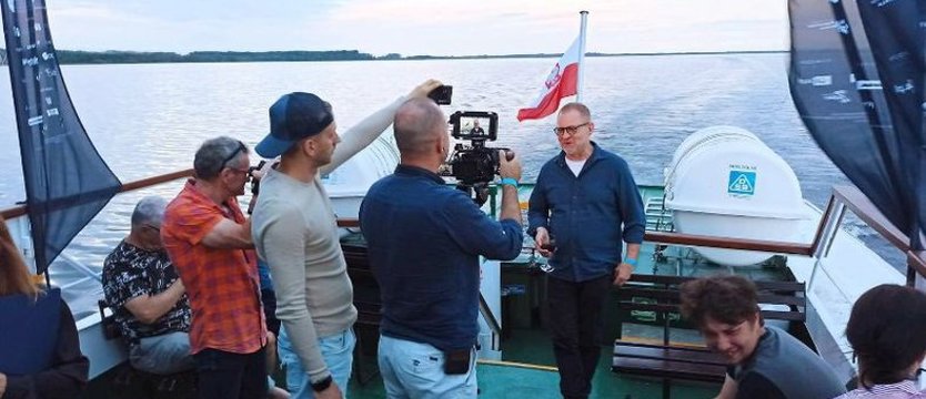 Dąbskie Wieczory Filmowe. Na finał - rejs z Trzaską i muzyką Komedy 