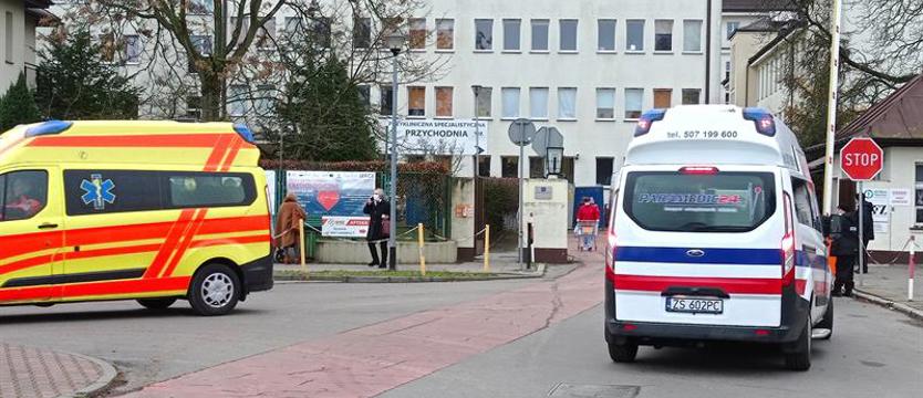 „Jesteś jedenasty w kolejce”. Potrzeba czasu i cierpliwości do telefonicznej rejestracji